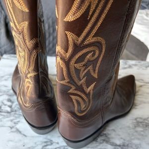 Men’s size 8 Lucchese snip toe Boots